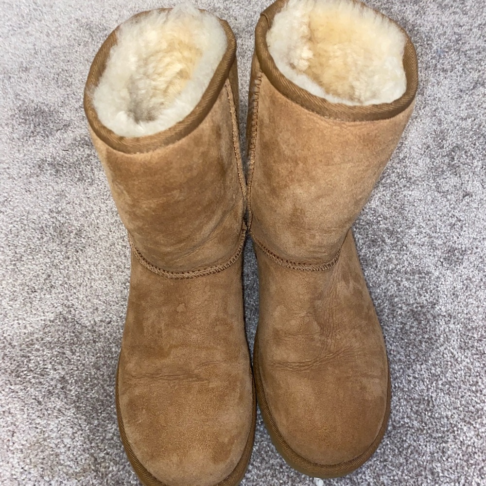 AMAZING CONDITION AUTHENTIC UGG BOOTS
